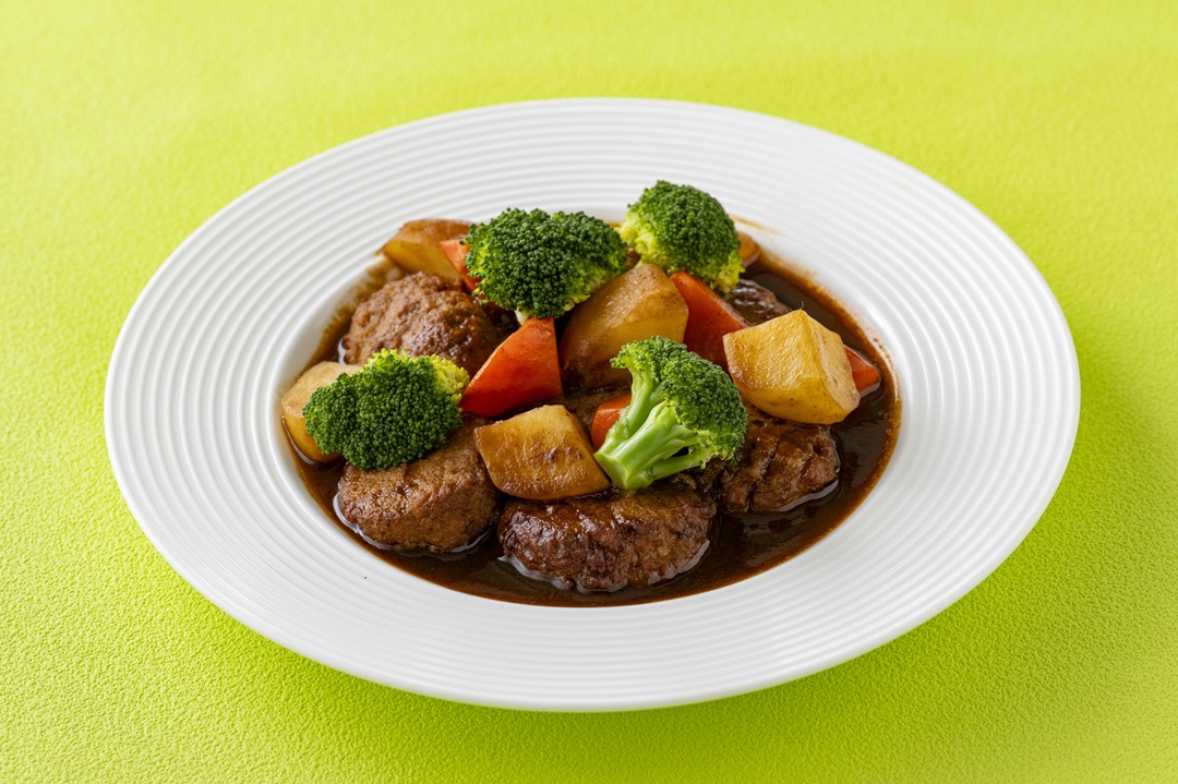 三方原ポテトとハンバーグのデミグラスソース煮込み