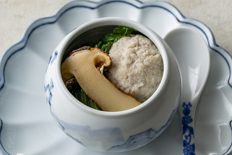 上海蟹味噌入り肉団子と松茸のスープ仕立て