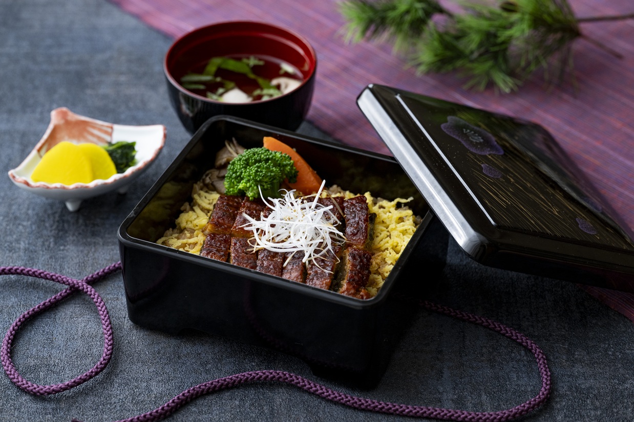 玉手箱(鰻入り洋風ピラフ)